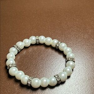 Elegant White Pearl Bracelet with Silver Accents